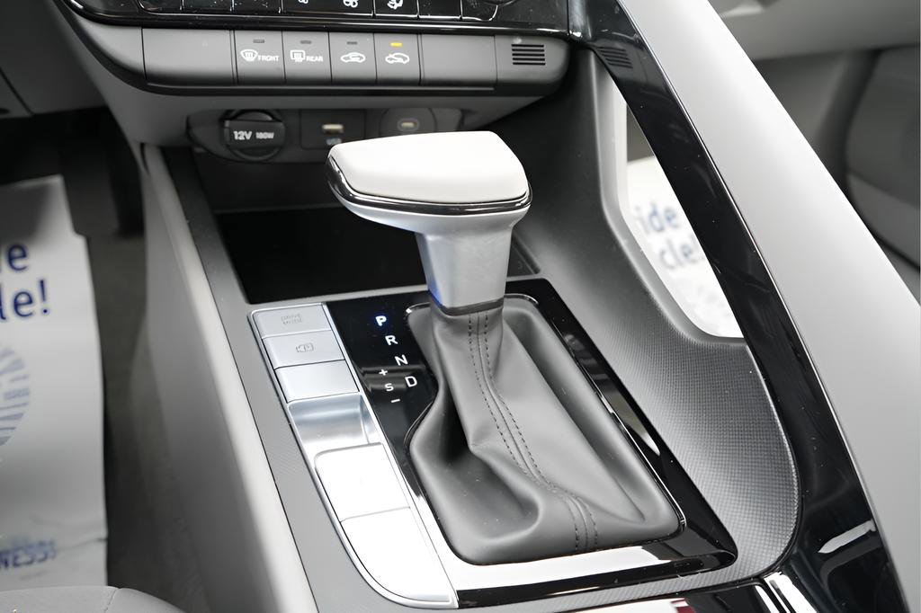 Certified 2025 Hyundai Elantra Blue FWD image 30