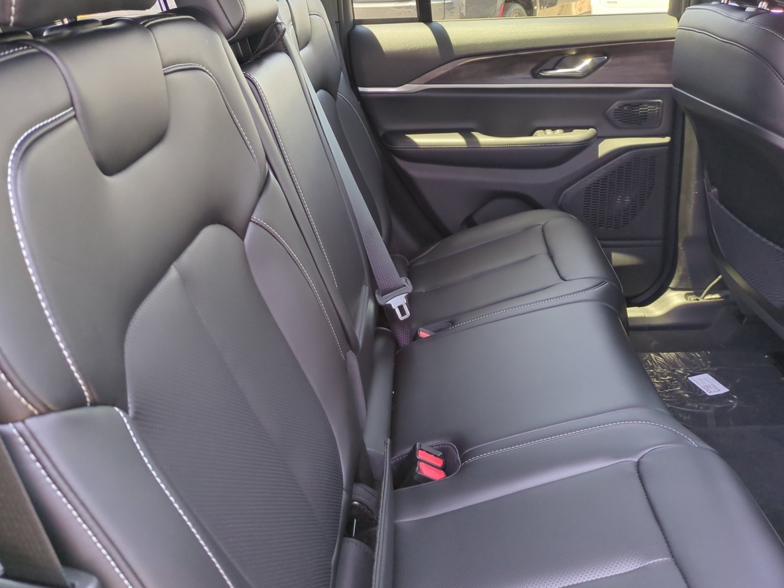 New 2026 Jeep Grand Cherokee Limited w/ Luxury Tech Group II RWD image 18