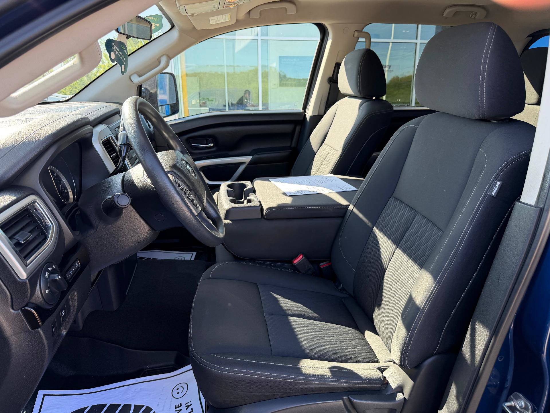 Used 2019 Nissan Titan SV AWD/4WD image 16