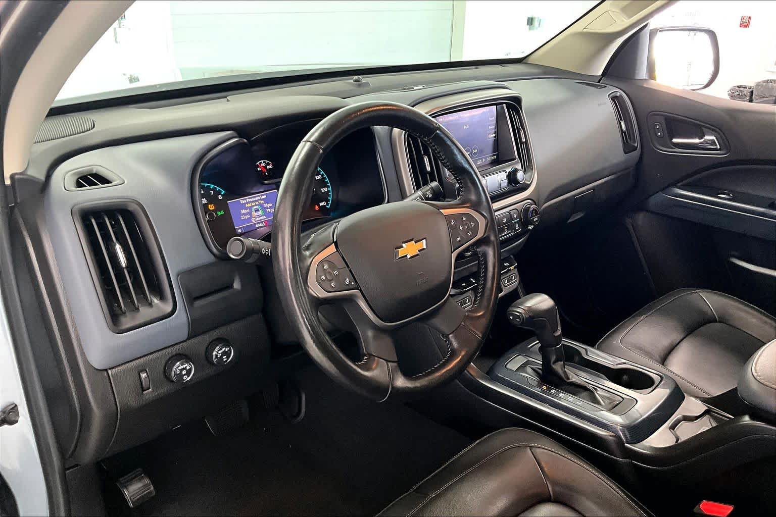 Used 2021 Chevrolet Colorado Z71 AWD/4WD image 2