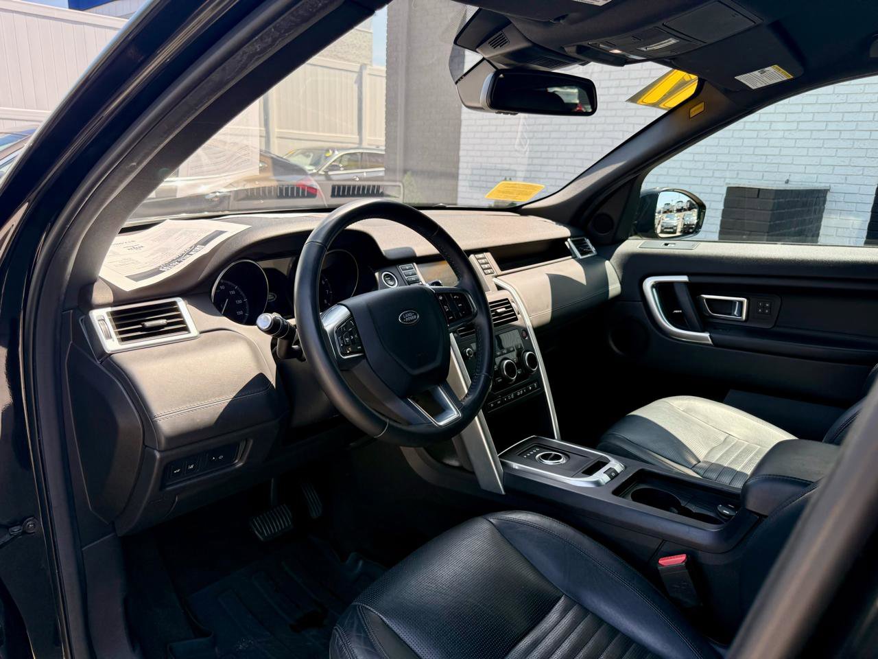 Used 2017 Land Rover Discovery Sport HSE Luxury AWD/4WD image 18