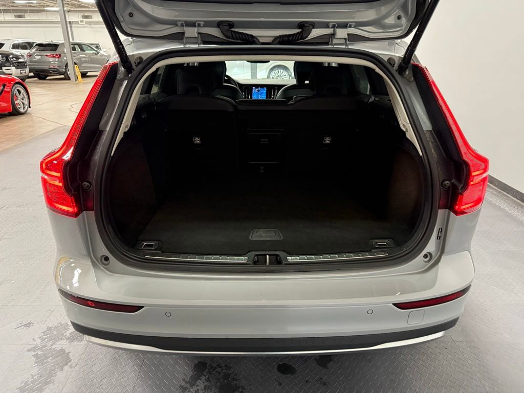 Used 2025 Volvo V60 B5 Cross Country Plus AWD/4WD image 20