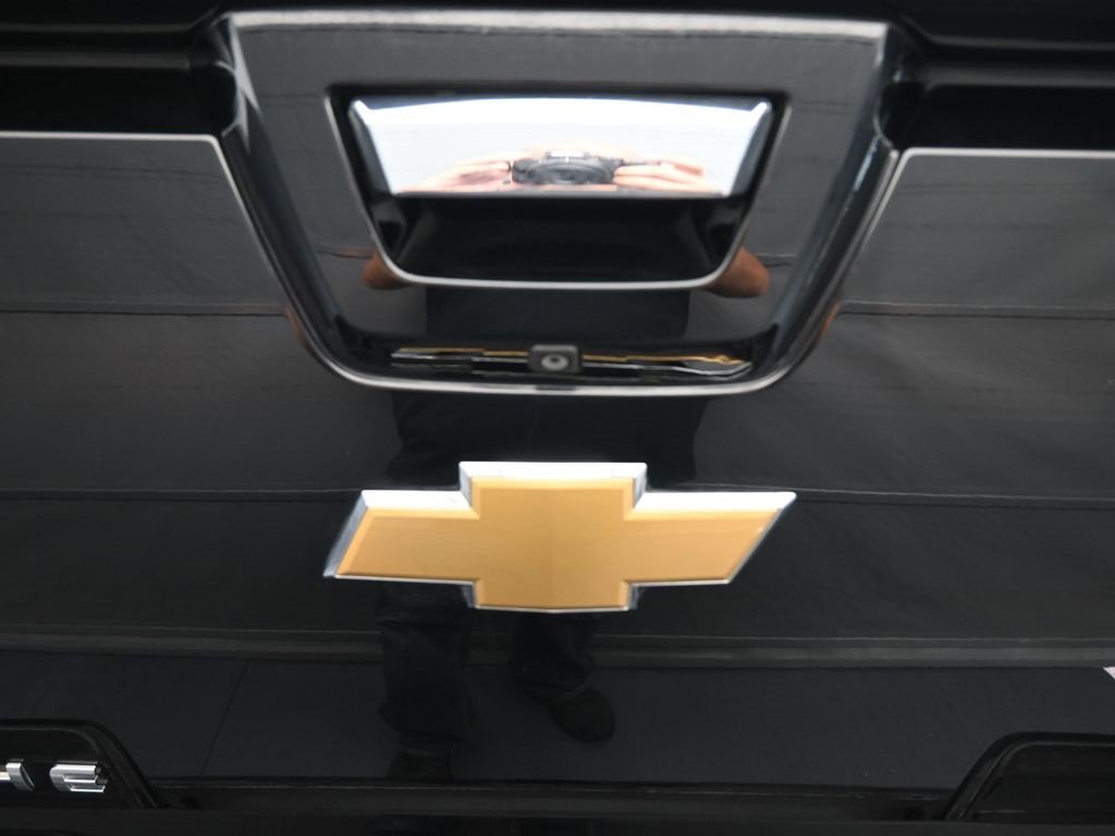 Used 2013 Chevrolet Avalanche LTZ image 14