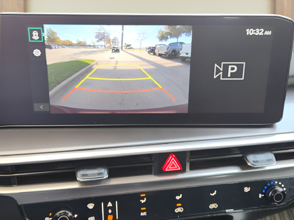 Used 2024 Kia Sorento LX FWD image 16
