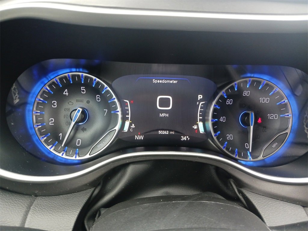 Used 2024 Chrysler Pacifica Touring-L image 18