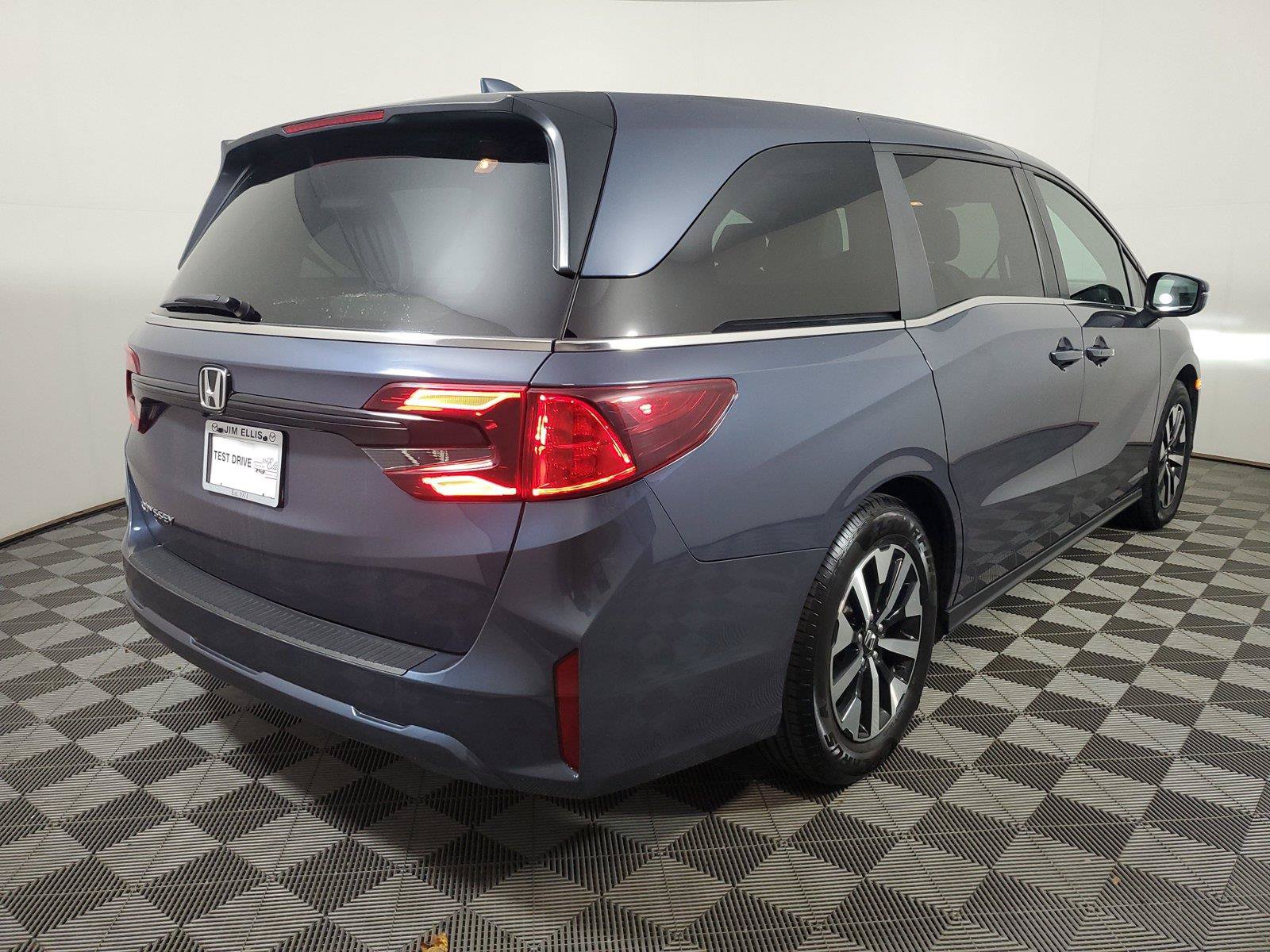 Used 2025 Honda Odyssey EX-L image 4