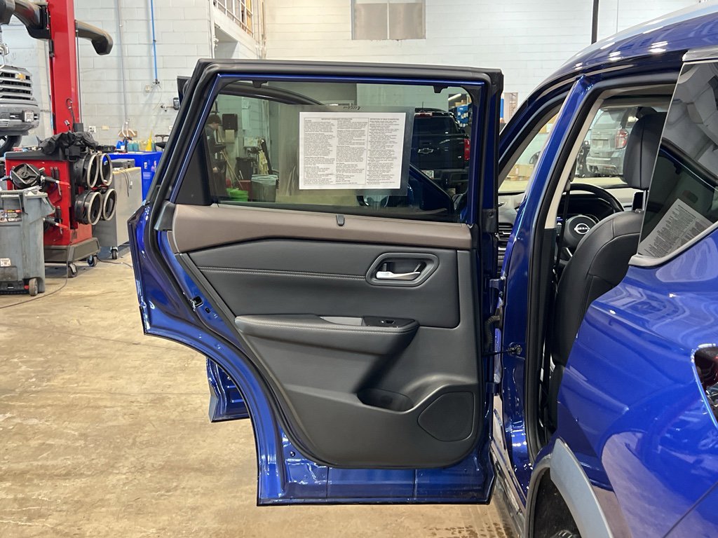 Used 2023 Nissan Rogue SV w/ SV Premium B Package image 33