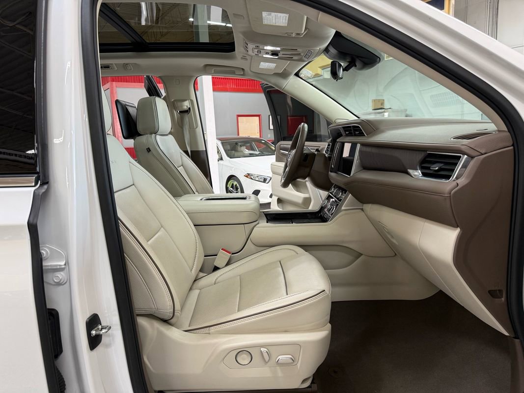 Used 2024 GMC Yukon XL Denali w/ Advanced Technology Package image 21