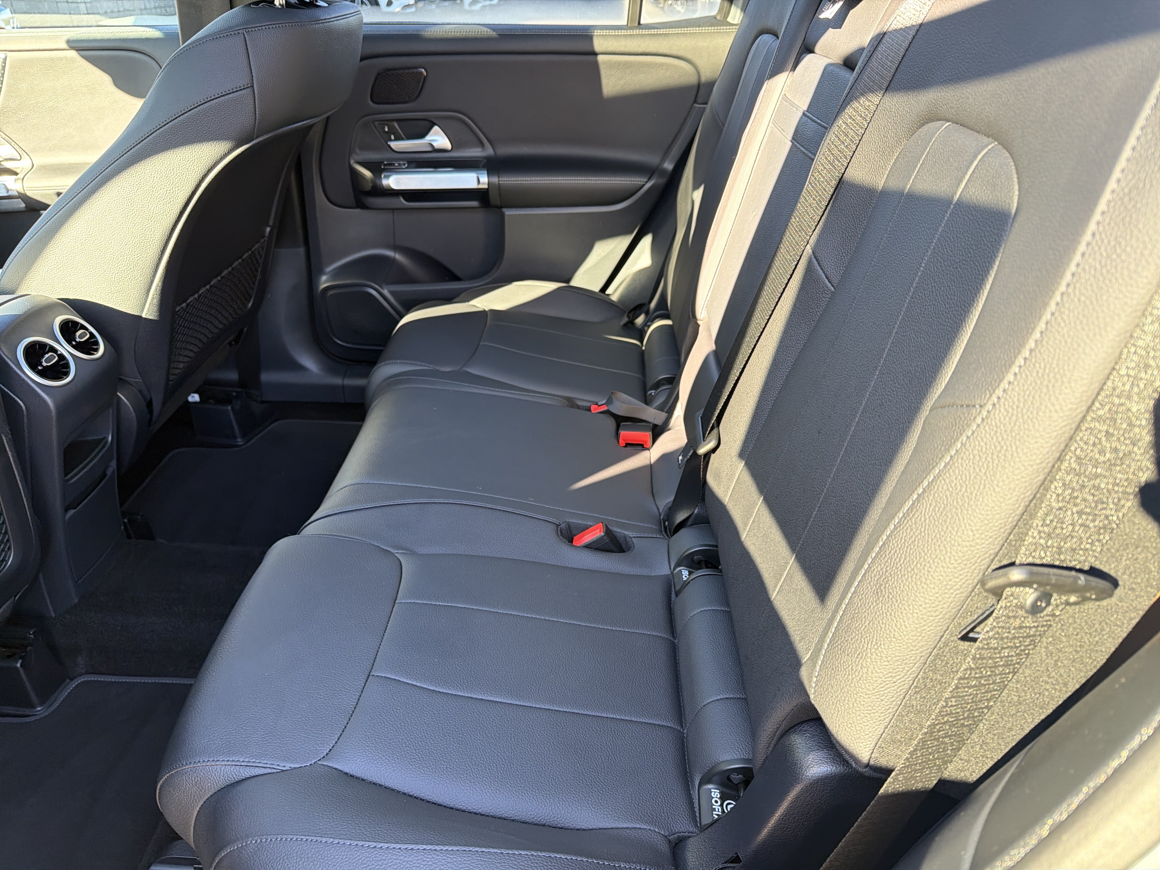 Certified 2025 Mercedes-Benz GLB 250 4MATIC image 27