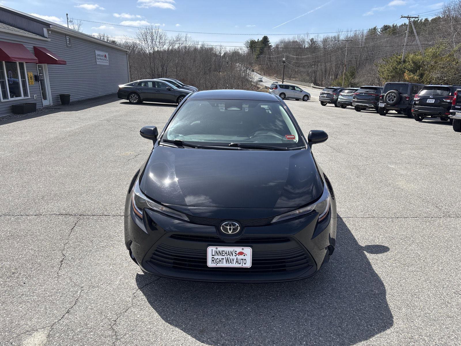 Used 2025 Toyota Corolla LE image 3