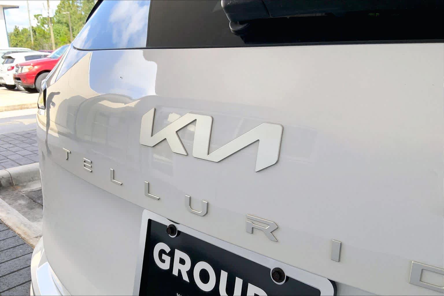 Used 2023 Kia Telluride EX w/ EX Captain's Chair Package FWD image 33