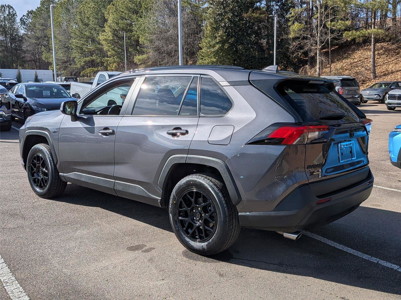 Used 2021 Toyota RAV4 XLE image 3