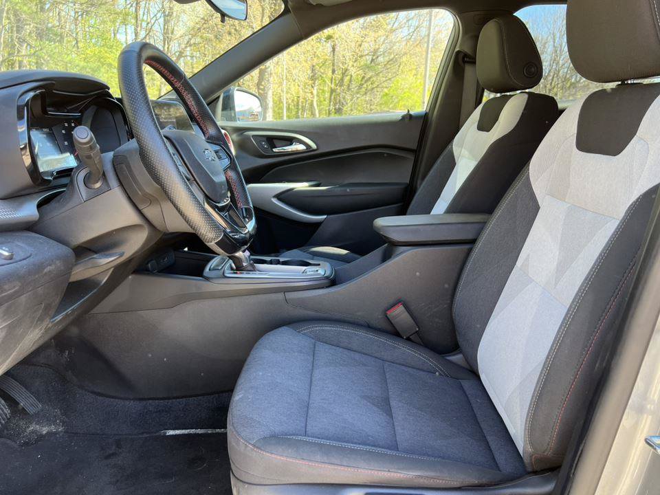 Used 2024 Chevrolet Trax RS FWD image 3