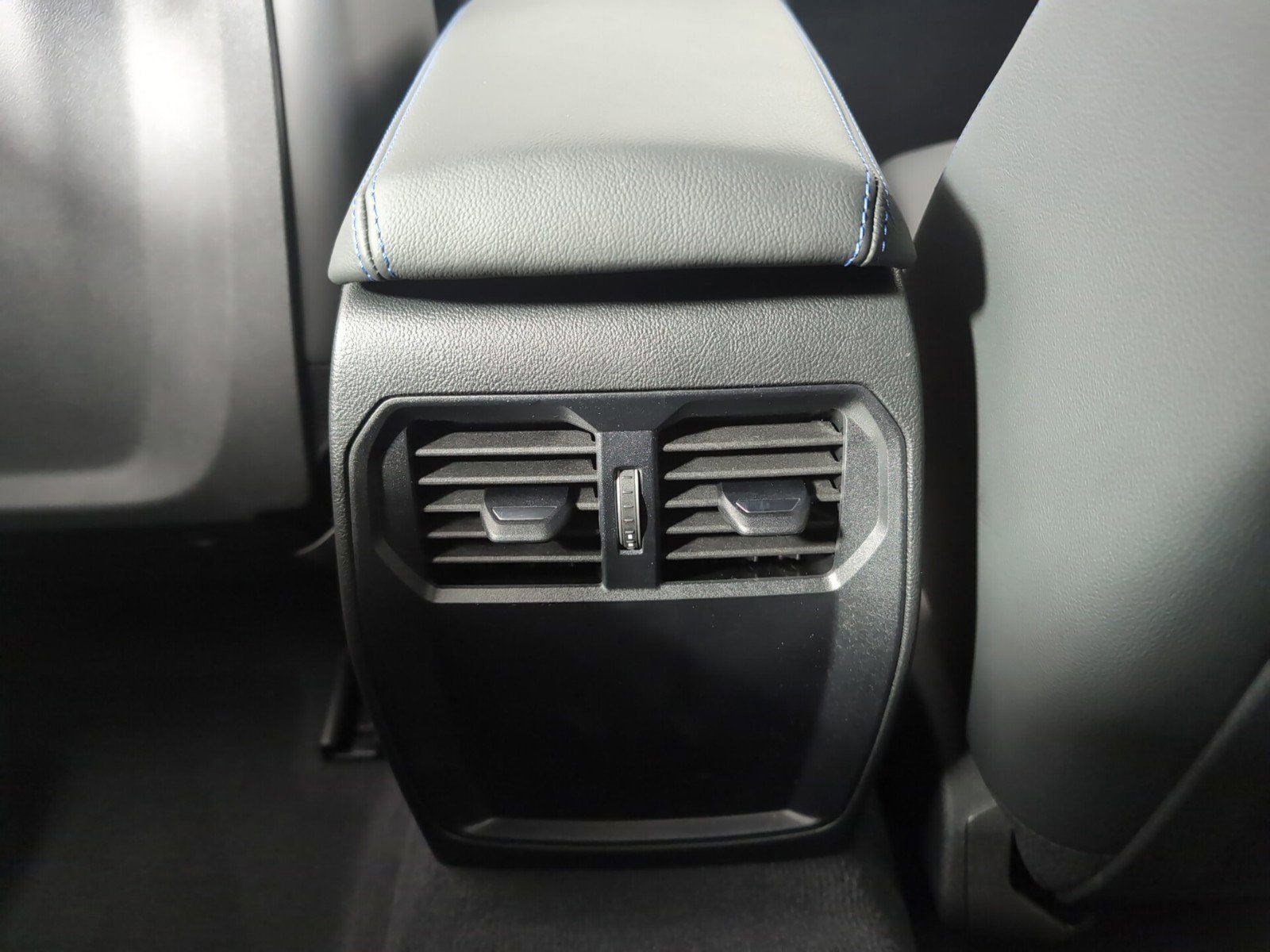 Used 2025 BMW 430i Convertible w/ M Sport Package image 29