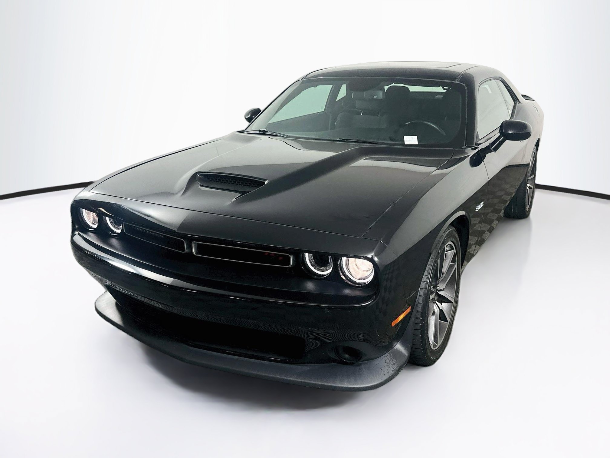 Used 2023 Dodge Challenger R/T RWD image 3