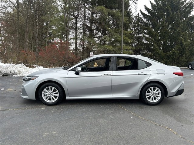 Used 2025 Toyota Camry LE image 7