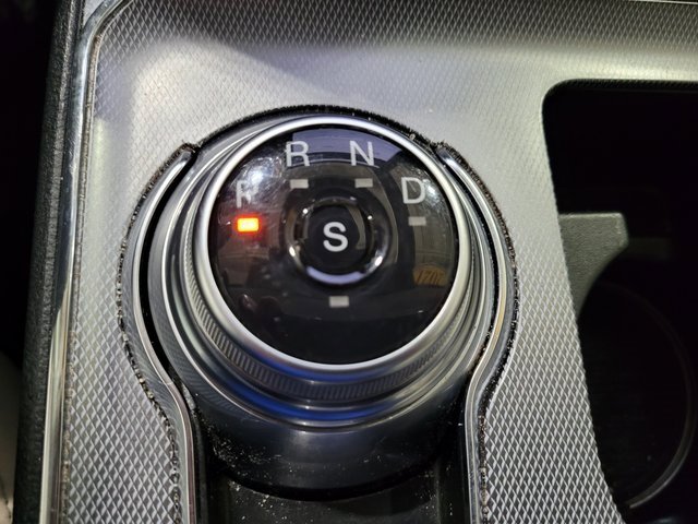 Used 2021 Ford Edge Titanium image 42