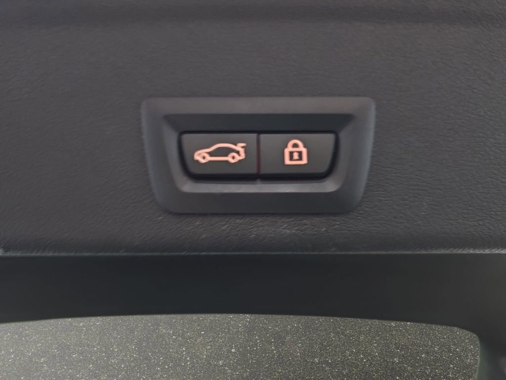 Used 2020 BMW X6 M50i w/ Premium Package image 16