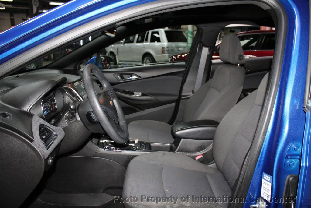 Used 2018 Chevrolet Cruze LT w/ Sun And Sound Package image 10