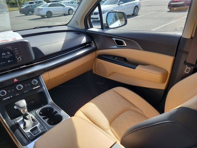 Used 2024 Kia Carnival LX image 23