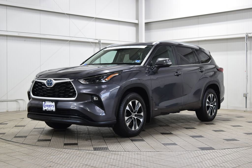 Used 2024 Toyota Highlander XLE AWD/4WD image 3