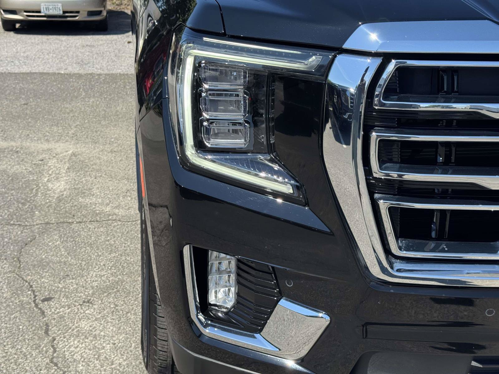 Used 2024 GMC Yukon SLT w/ SLT Luxury Package AWD/4WD image 7