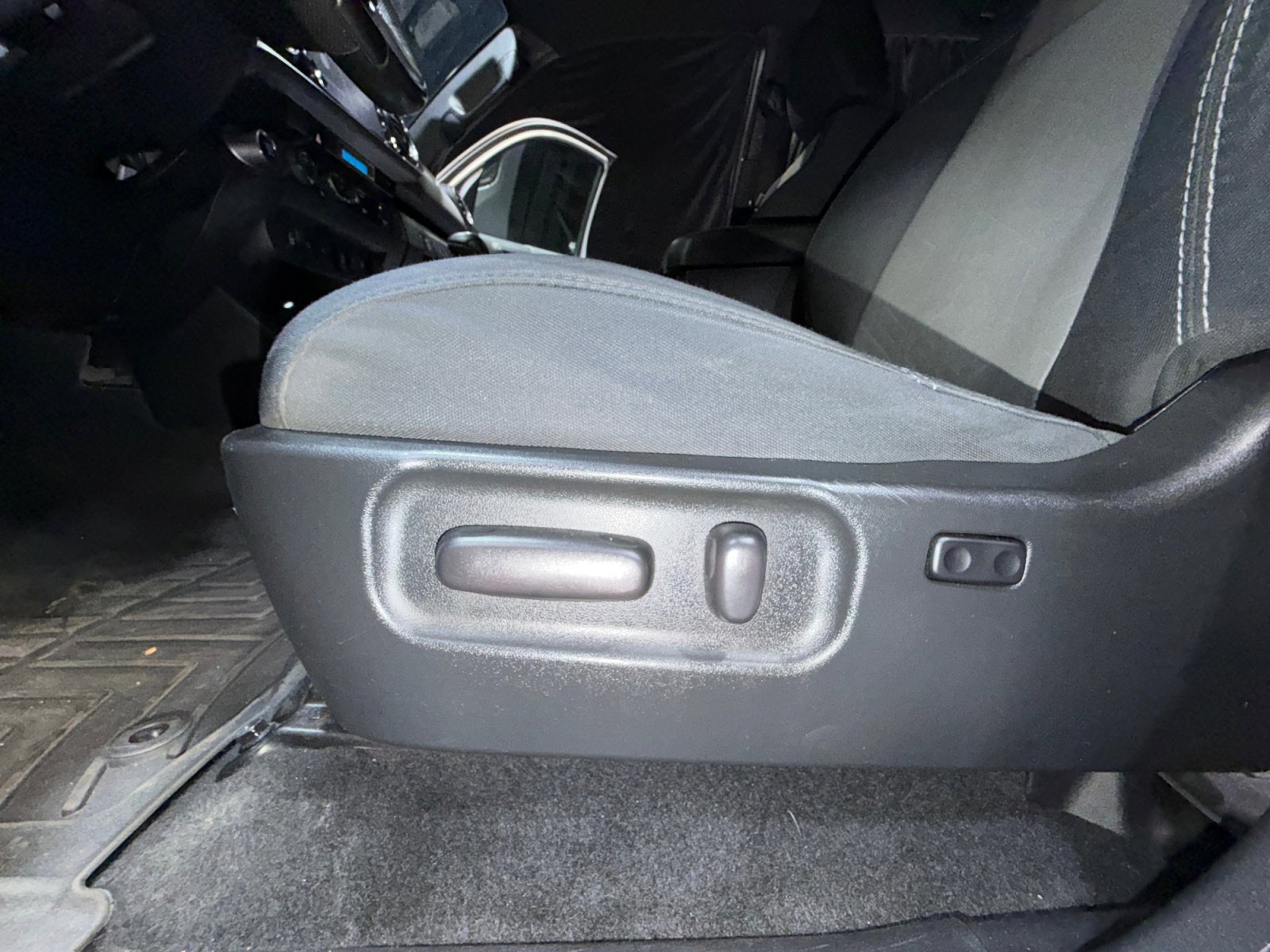 Used 2021 Toyota Tacoma TRD Off-Road w/ Technology Package image 14