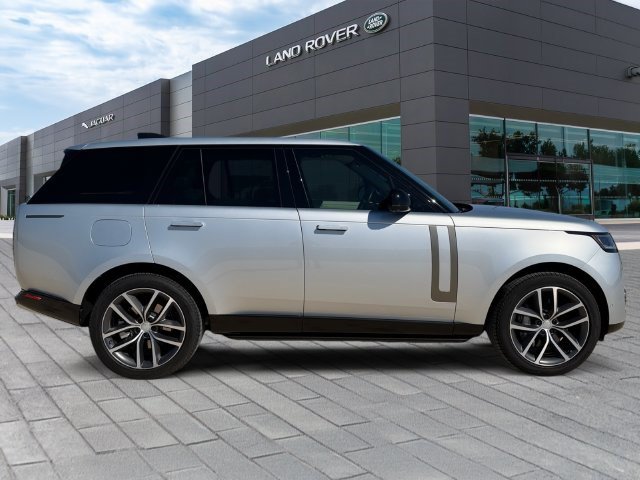 Used 2024 Land Rover Range Rover SE AWD/4WD image 6