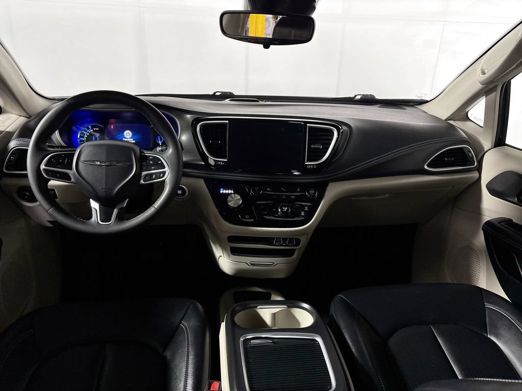 Used 2024 Chrysler Pacifica Limited FWD image 12