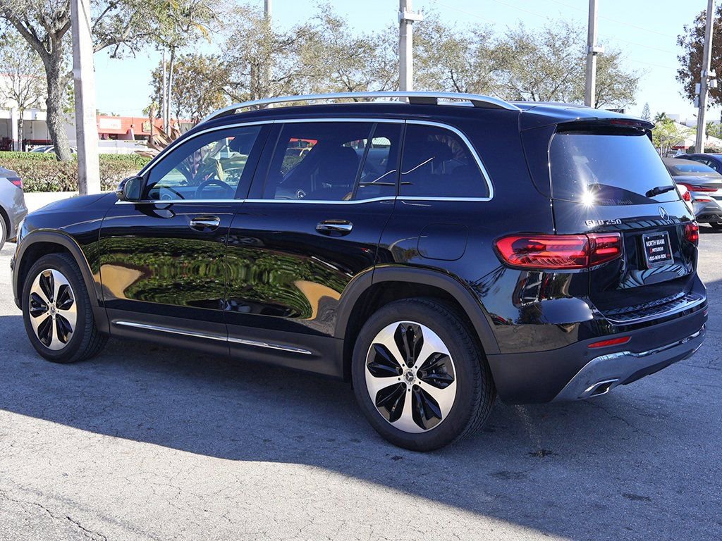 Used 2025 Mercedes-Benz GLB 250 w/ Driver Assistance Package image 9