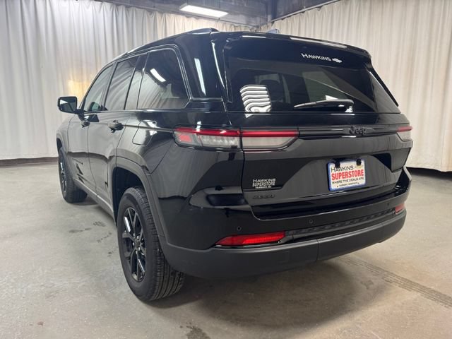 Used 2025 Jeep Grand Cherokee Altitude AWD/4WD image 6