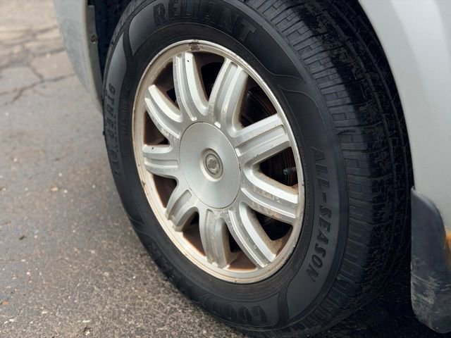 Used 2007 Chrysler Town & Country Touring image 24