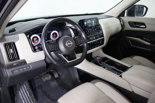 Used 2022 Nissan Pathfinder Platinum w/ Cargo Package FWD image 27