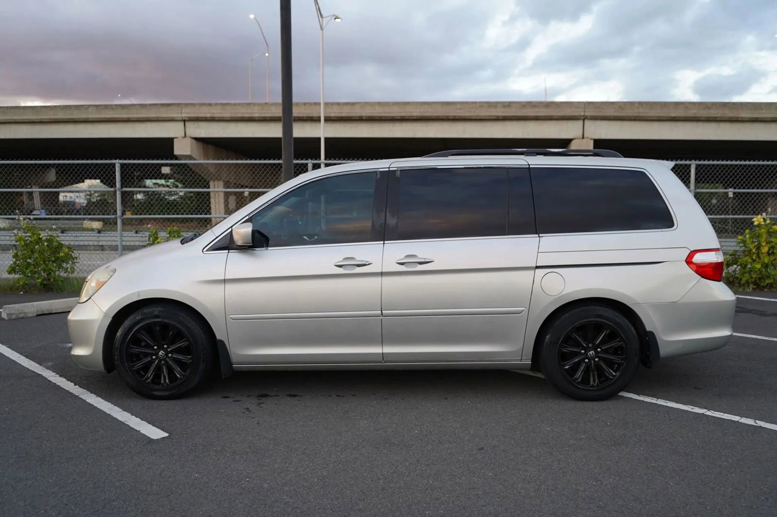 Used 2007 Honda Odyssey Touring image 2