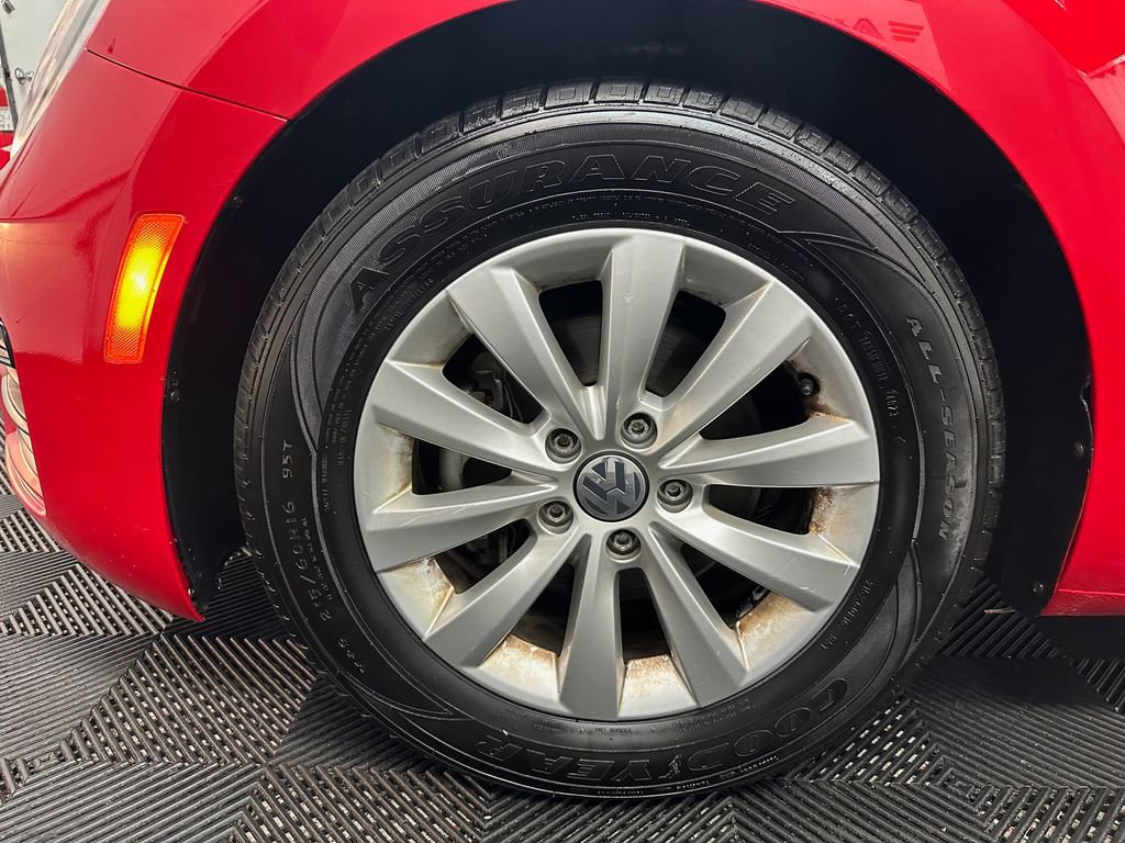 Used 2019 Volkswagen Beetle 2.0T S FWD image 32