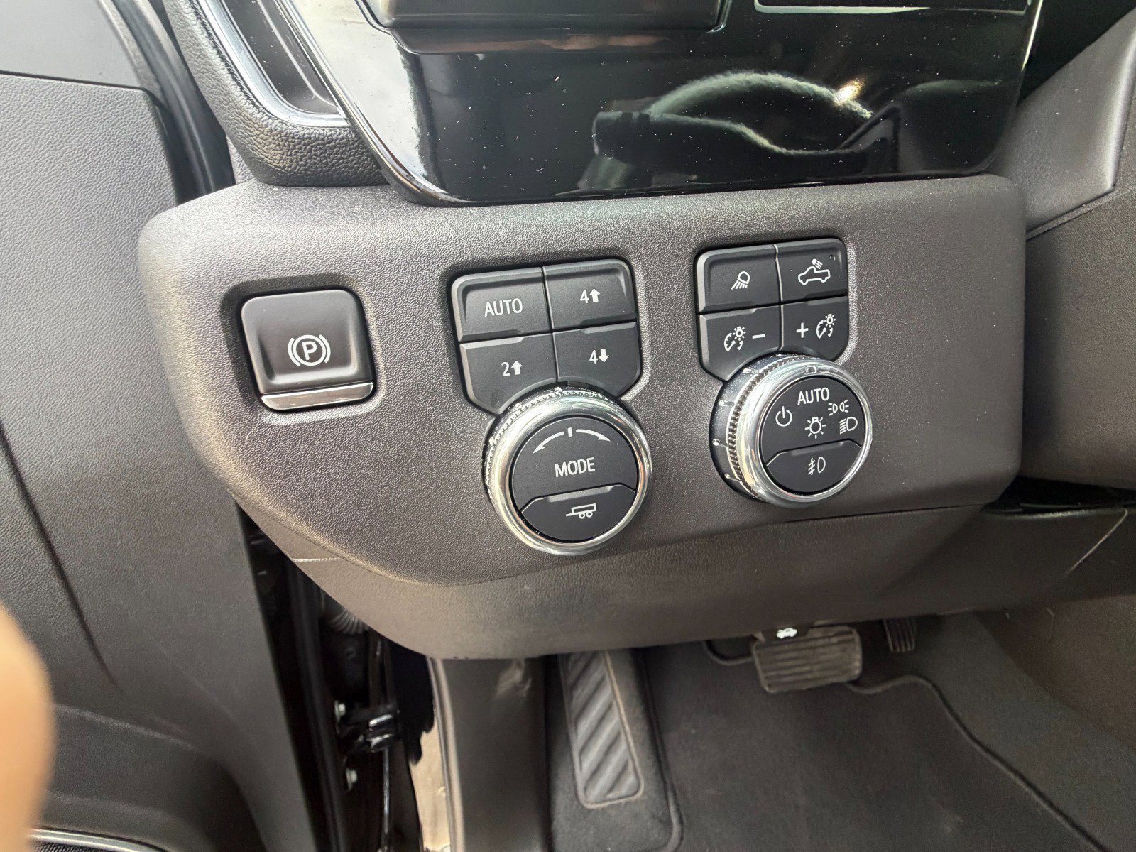 Used 2025 GMC Sierra 1500 SLT w/ SLT Premium Plus Package AWD/4WD image 13