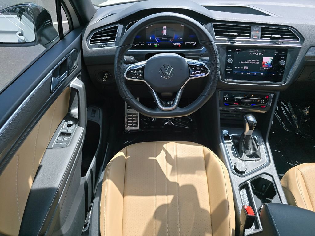 Used 2024 Volkswagen Tiguan SE R-Line AWD/4WD image 32