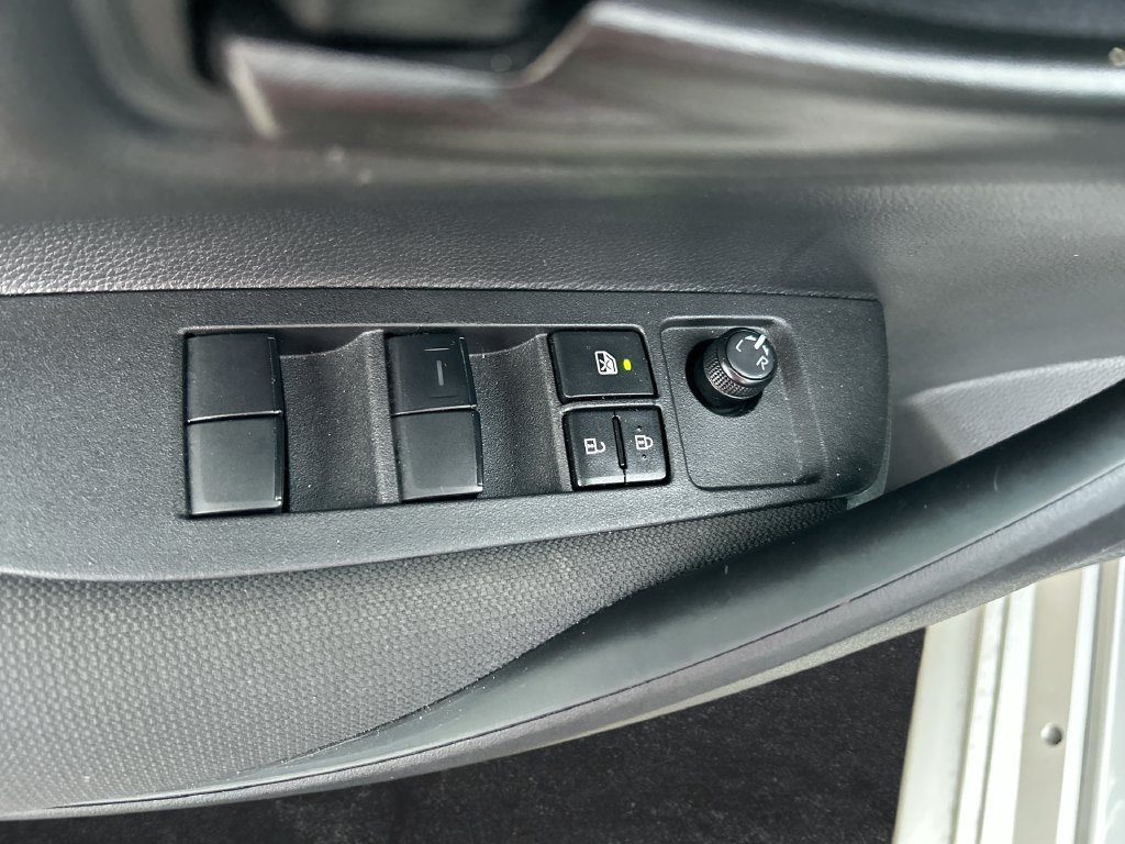Used 2025 Toyota Corolla LE FWD image 12