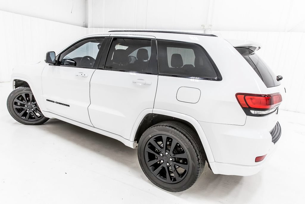 Used 2020 Jeep Grand Cherokee Altitude RWD image 4