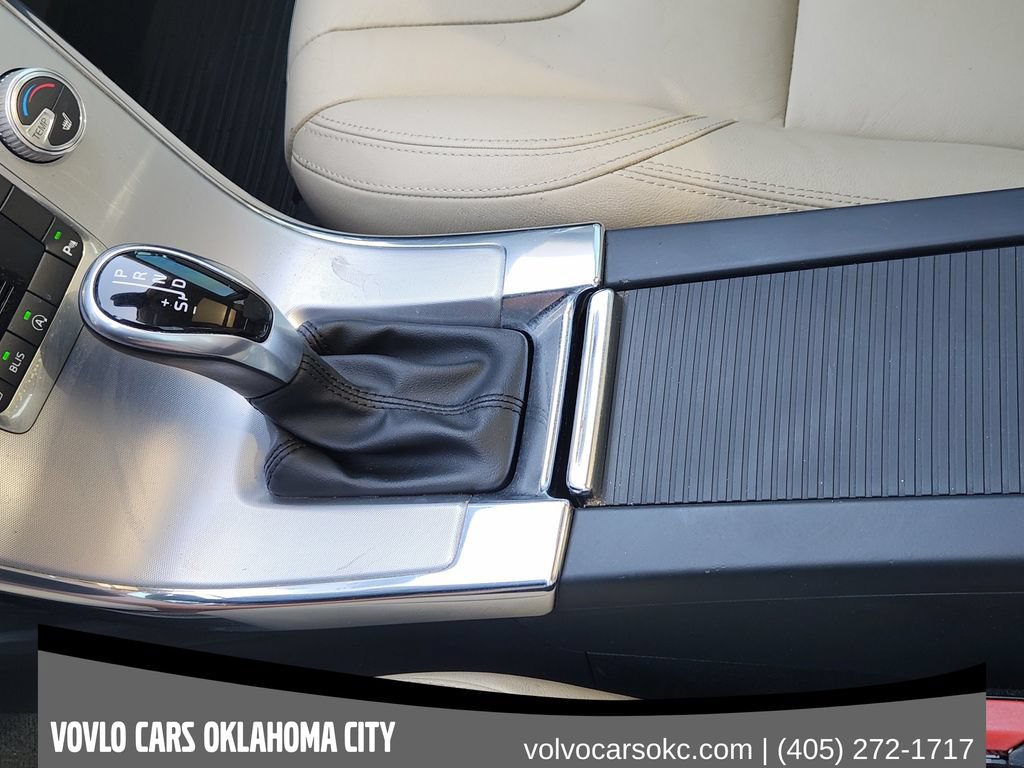 Used 2017 Volvo XC60 T6 Dynamic w/ Preferred Option Package AWD/4WD image 17