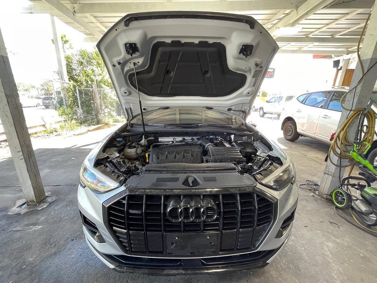 Used 2020 Audi Q3 2.0T Premium w/ Convenience Package AWD/4WD image 18