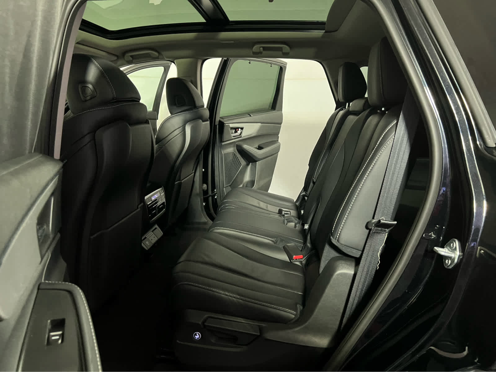 Certified 2023 Acura MDX SH-AWD w/ Technology Package image 24