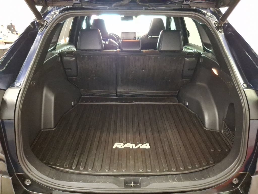Used 2019 Toyota RAV4 XSE w/ XSE Weather Package AWD/4WD image 11