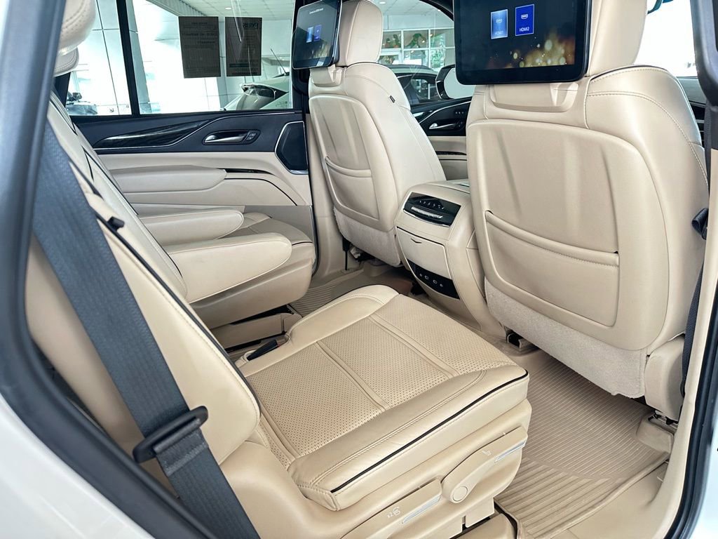 Used 2024 Cadillac Escalade Premium Luxury image 21