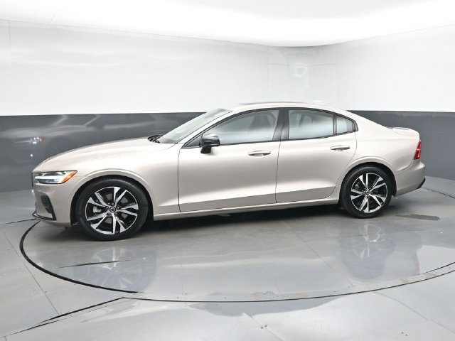 Used 2024 Volvo S60 B5 Plus w/ Climate Package FWD image 4