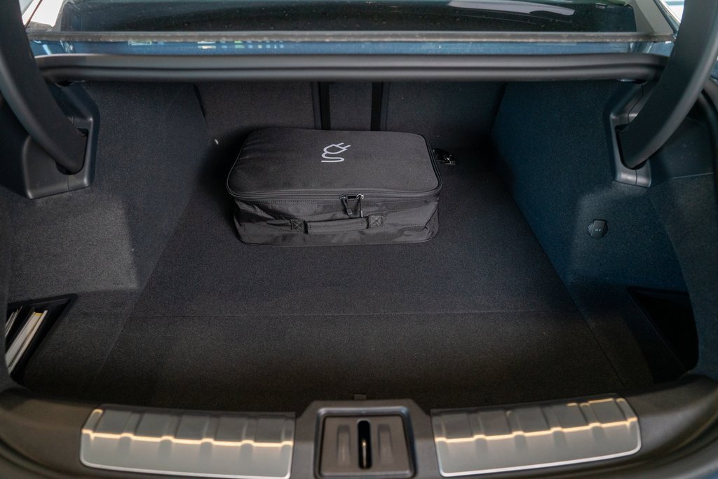 New 2025 Porsche Taycan image 38