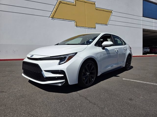 Used 2025 Toyota Corolla SE w/ Convenience Package FWD image 2