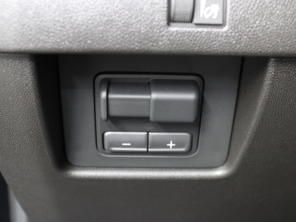 Used 2026 Chevrolet Colorado ZR2 w/ Technology Package AWD/4WD image 59