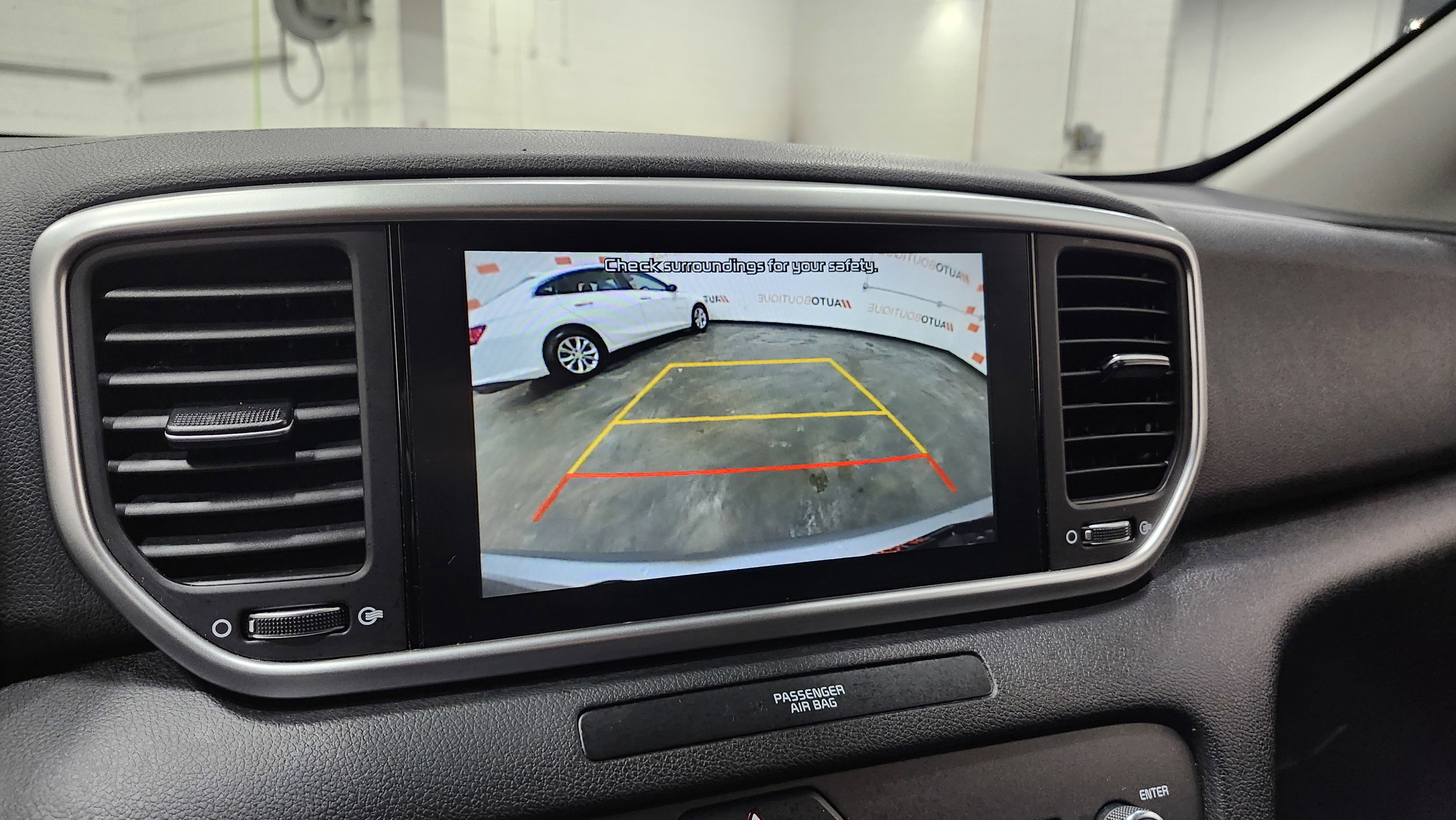 Used 2022 Kia Sportage LX image 2