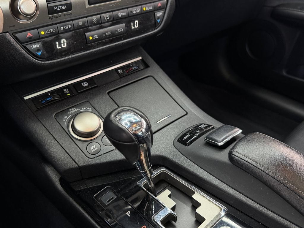 Used 2013 Lexus ES 300h w/ Luxury Pkg FWD image 23